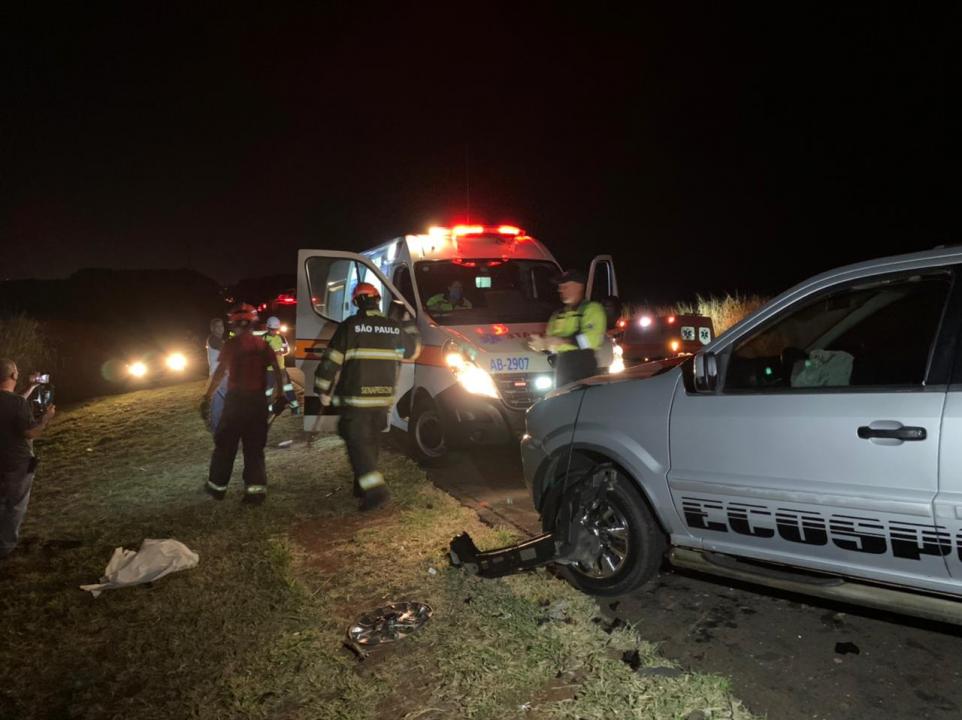 Foto 11 de 17 — Acidente gravíssimo deixa 8 vítimas na rodovia entre Araraquara e Boa Esperança